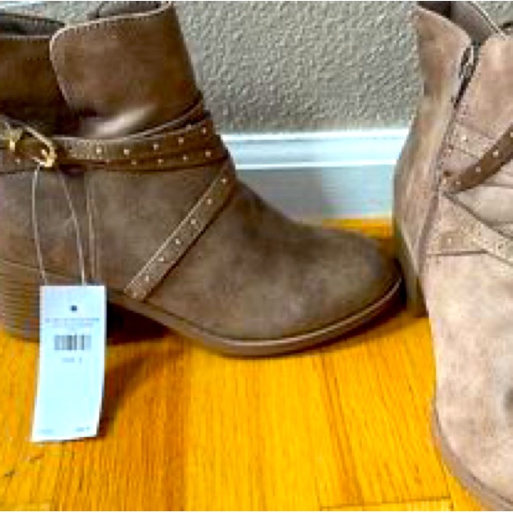 NWT kids boot size 3